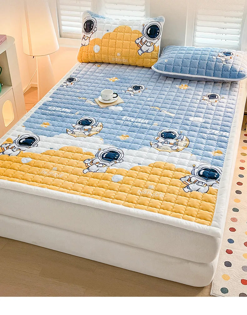 Winter Milk Velvet Mattress Toppers Thicken Quilted Bedsheet Student Bedspreads Washable Mattress Cover Queen Bedding Coverlets.