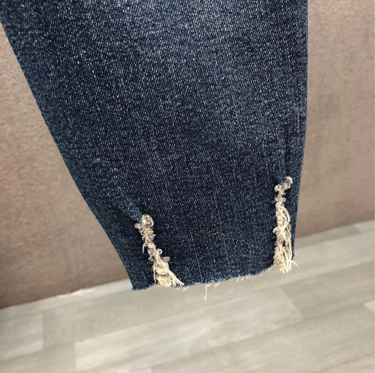 Cropped Jeans for Men Ripped Trousers Broken Korean Fashion Torn Kpop Stacked Trend 2025 Cheap Style with Holes Man Cowboy Pants.