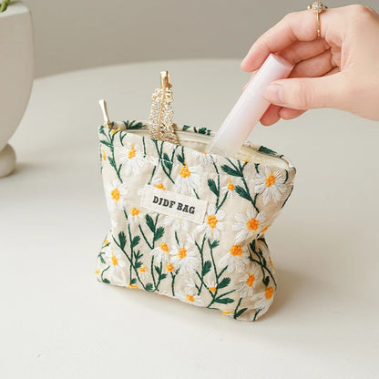 White Embroidery Daisy Women's Makeup Bag Portable Coin Purse Key Case Cosmetics Lipstick Storage Bag Commuter Liner Bag Ins.