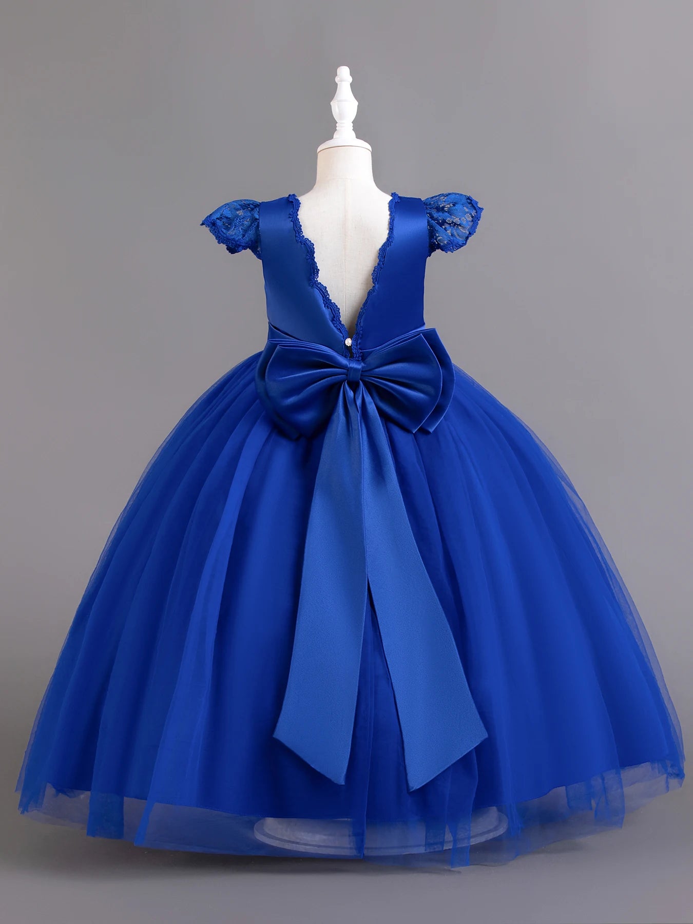 Blau gefärbtes Spitzen-Prinzessinnenkleid für Kinder, Laufsteg für kleine Mädchen, Klavieraufführung. Tragen Sie ein langes Blumenjungenkleid mit großer Schleife.