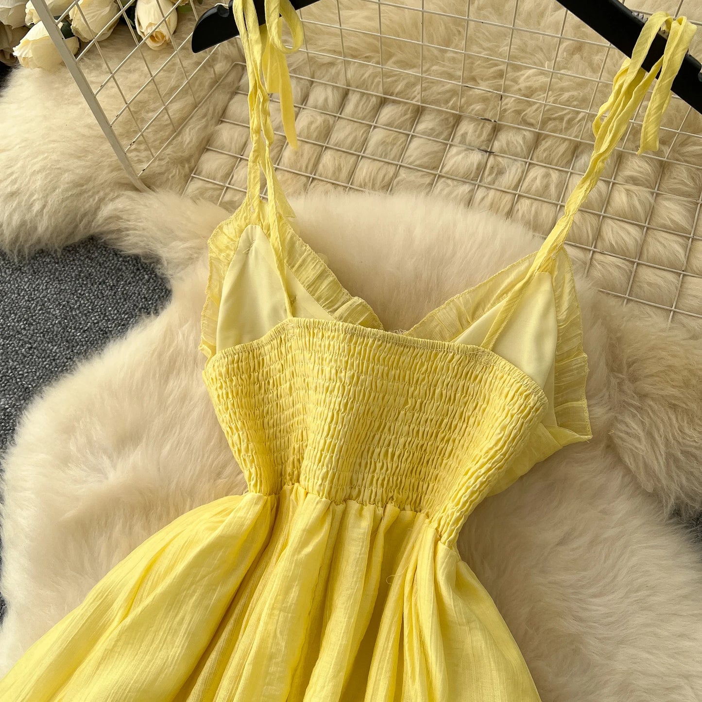 SINGREINY 2025, süßes Sommerkleid für Damen, Spaghettiträger, plissiert, 3D-Blumenmuster, schickes Sommerkleid, Fairycore, unregelmäßiges Kleid.