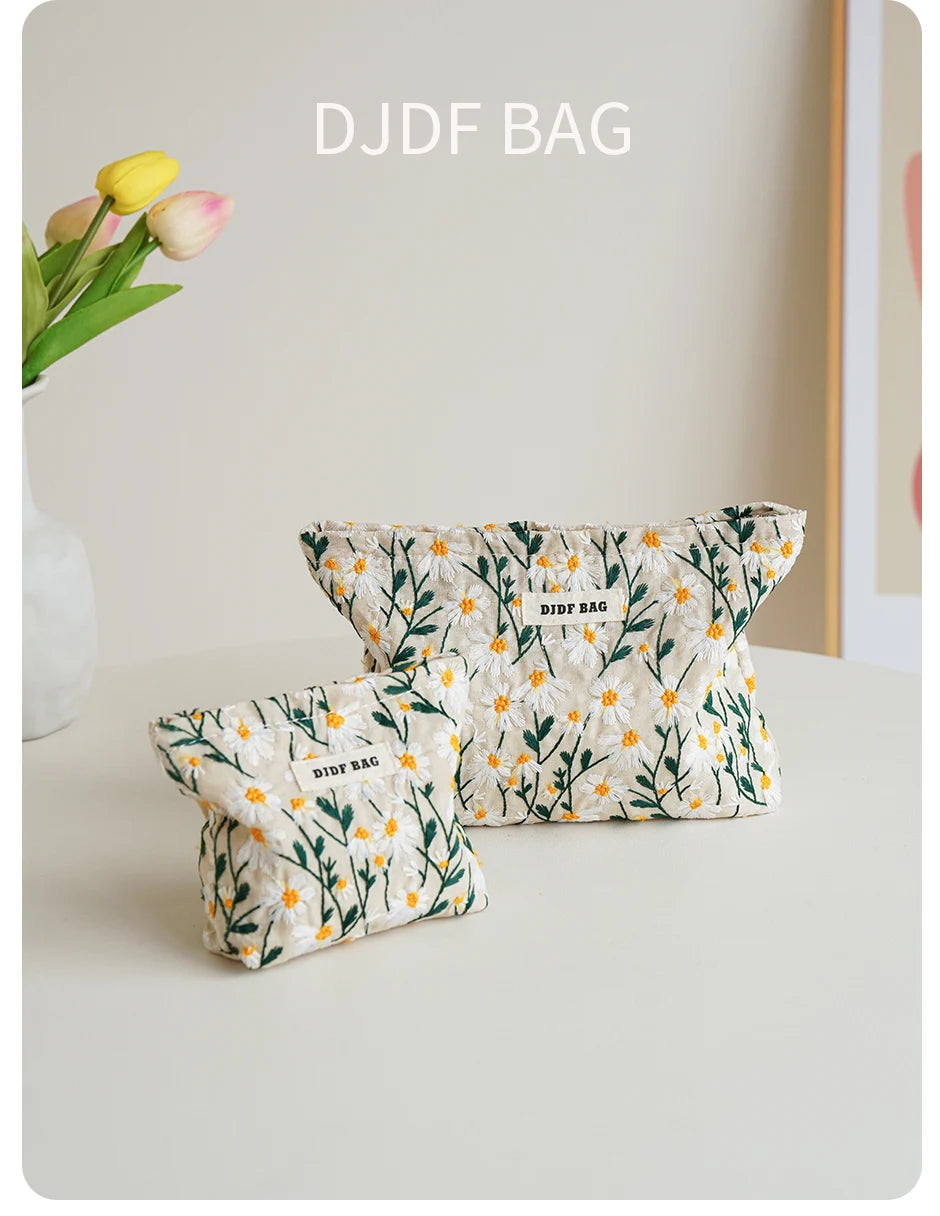White Embroidery Daisy Women's Makeup Bag Portable Coin Purse Key Case Cosmetics Lipstick Storage Bag Commuter Liner Bag Ins.