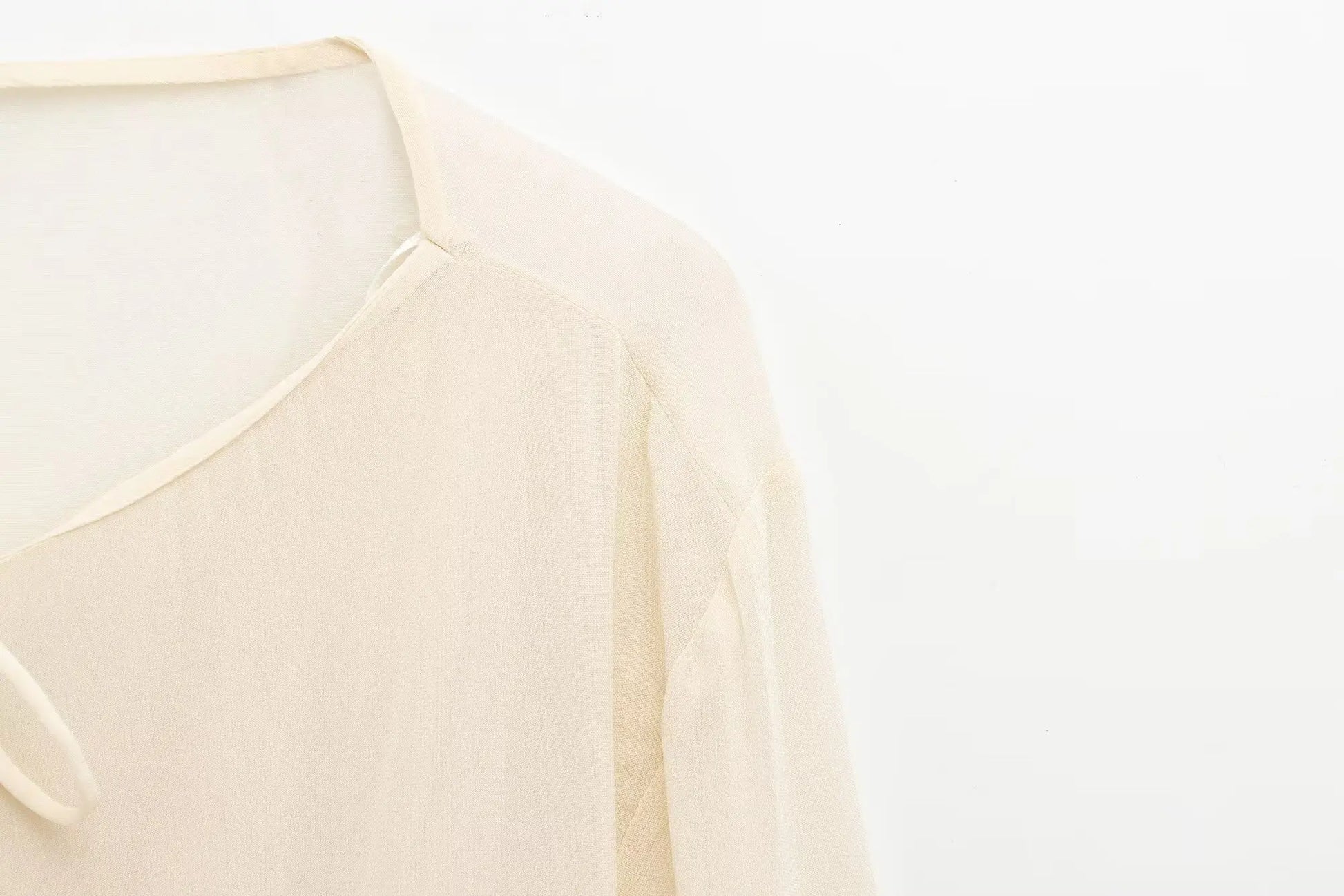 New spring women's clothing European and American style ruffled edge lace-up fake two-piece layered trumpet sleeve shirt.