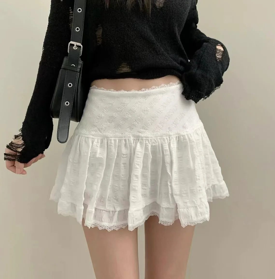 Y2K Low Rise Mini Skirt Tiered Ruffled Lace Trim White Short Skirt Summer Women Teen-Girl Feminine Barbiecore Outfit.