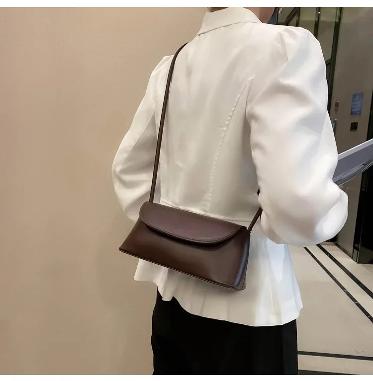 Internet celebrity retro small bag for women in autumn and winter, new trendy crossbody bag, fashionable one shoulder small bag.