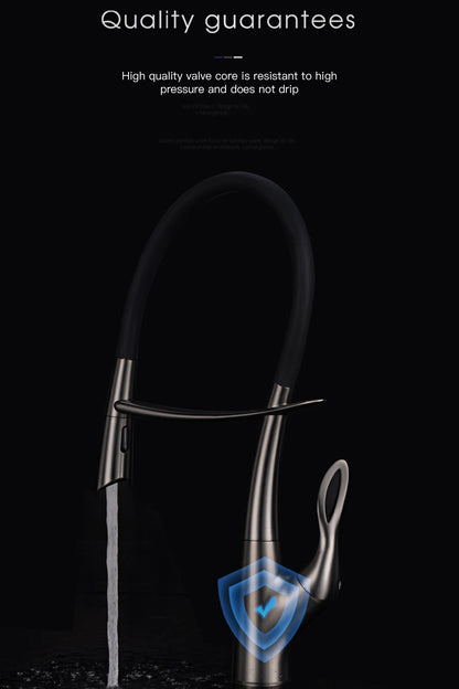 Luxuriöser Küchenarmatur aus grauem Messing in Gun-Grau mit intelligentem Touch-Design. Einhebelmischer für heißes und kaltes Wasser mit magnetischer Saugkraft