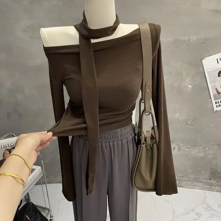 Sexy One-Shoulder Long Sleeve T-Shirt with Scarf Short Flared Sleeve Blindfolded Entry Base Shirt Tight Short Crop Top.