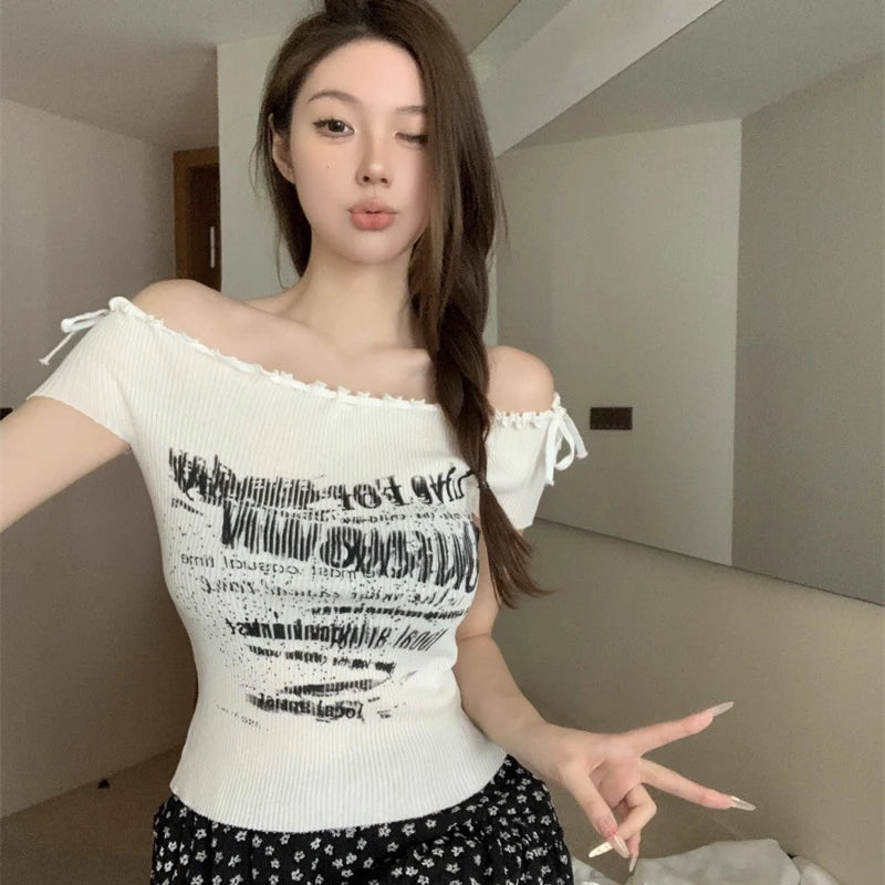 Summer Fashion Slim Fit One Shoulder Sexy Knot Elastic Red T-Shirt For Women.