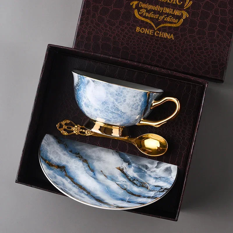 Retro Imperial European Coffee Cup Set Porcelain Tea Sets Luxury Gift Bone China Ceramic Cafe Wedding Decoration Drinkware.