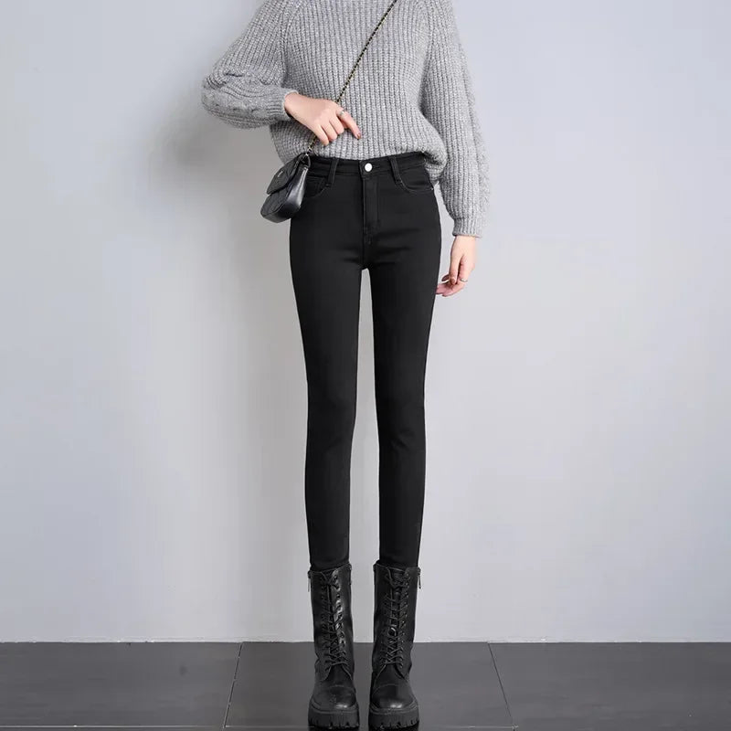 Frauen Thermische Dünne Jeans Mom Winter Warme Plüsch Stretch Jeans Dame Fleece Schnee Denim Hosen Student Bleistift Gerade Bein Hosen.