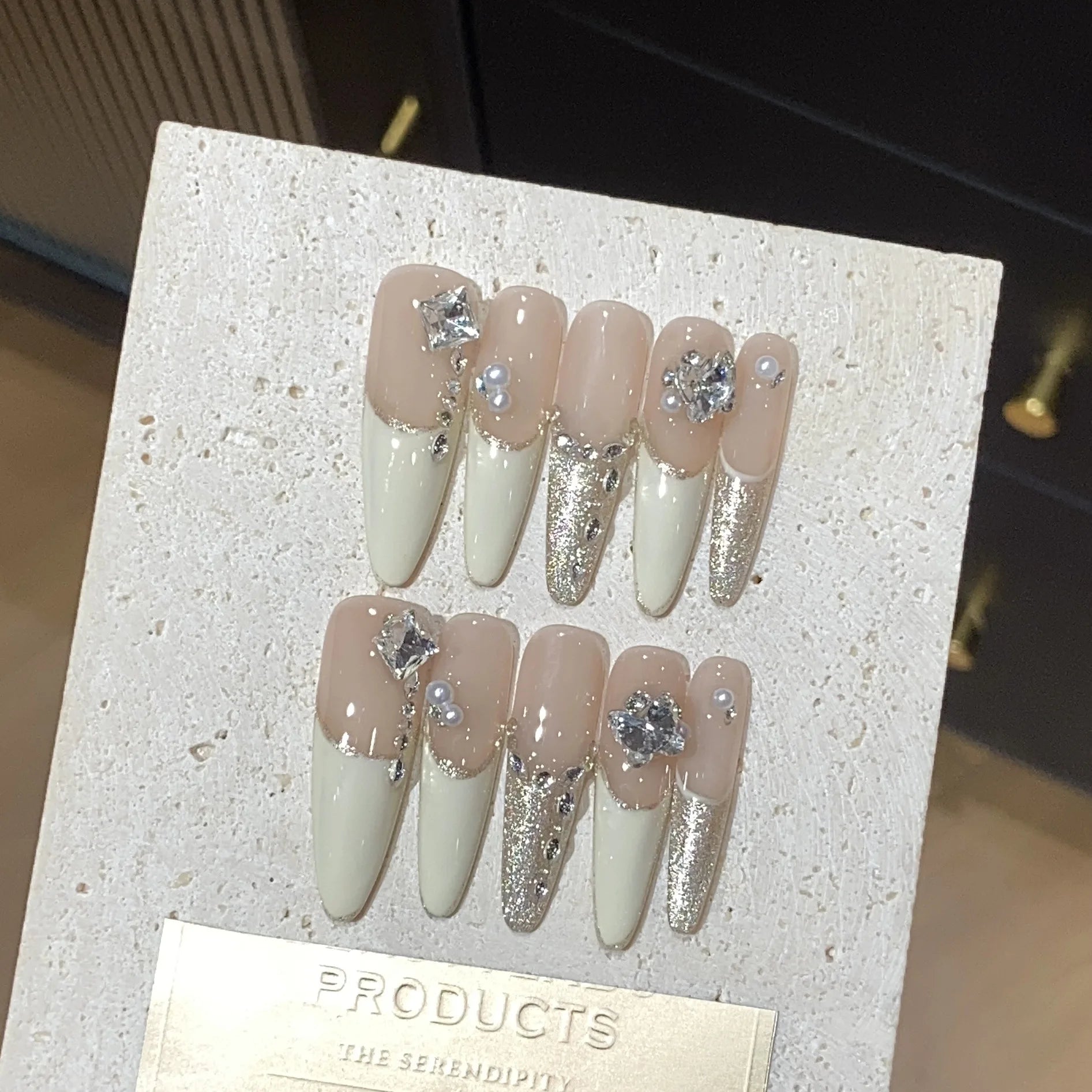 10Pcs White Simple French Fake Nails Pearl Rhinestone False Nails Long Almond Press on Nails Fashion Cat Eye Nail Art Handmade.