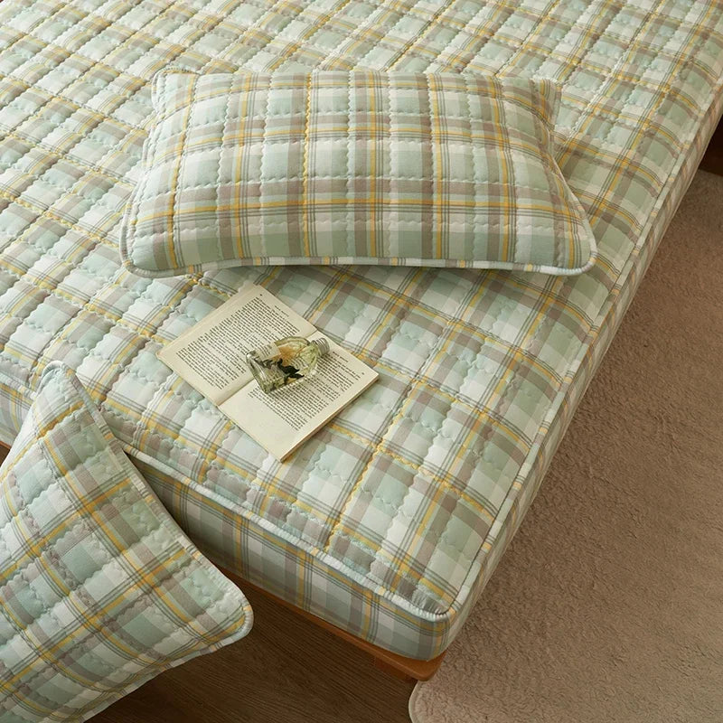 For High-Quality Quilted Plaid Mattress Cover,Mattress Protector,- Antibacterial, Breathable,Comfortable for Fresh Sleep Experie.