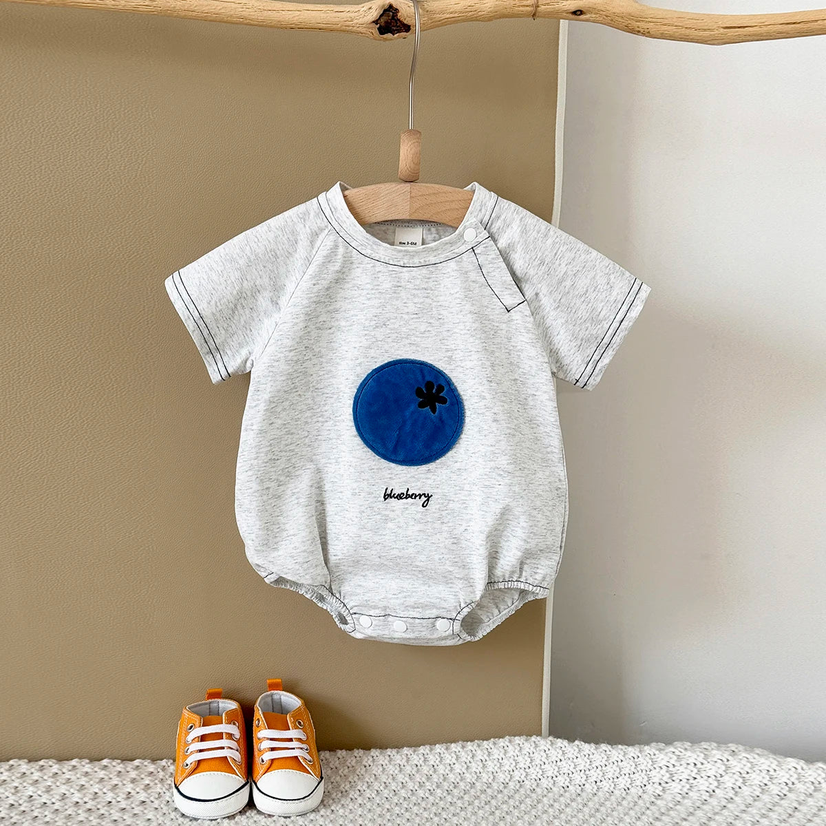 INS Sommer Neue Baby Body Neugeborenen Kleidung Jungen Mädchen Baumwolle Dreieck Strampler Plüsch brief Kurzarm Infant 0-18M.