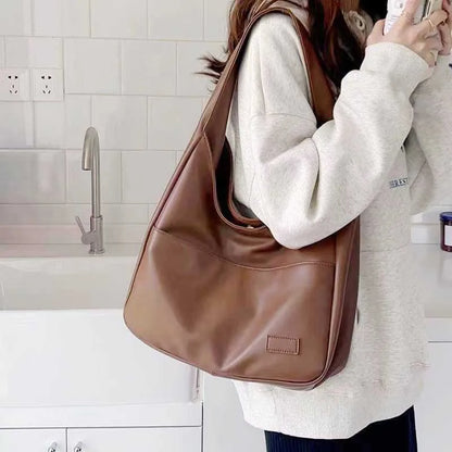 Large capacity tote bag, new black leather simple casual commuting women's bag, fashionable and versatile single shoulder bag.