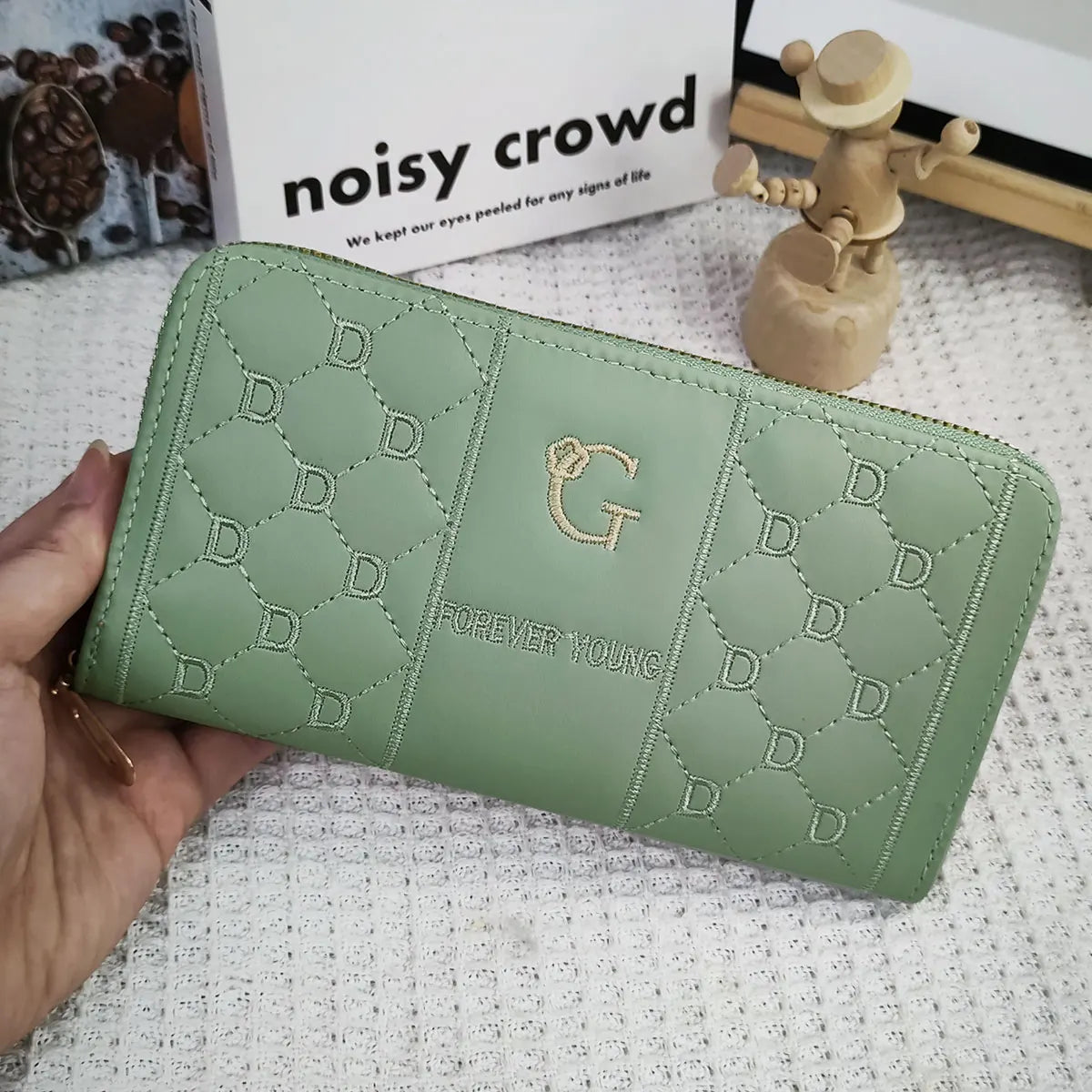 Women's wallet long letter embroidered women's long zipper versatile wallet large capacity mobile wallet.