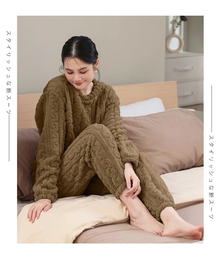 Korallen Samt Neue Warme Pyjamas Homewear Anzug Japanische und Koreanische frauen Herbst und Winter Verdickte Lose Pyjamas Homewear Anzug.