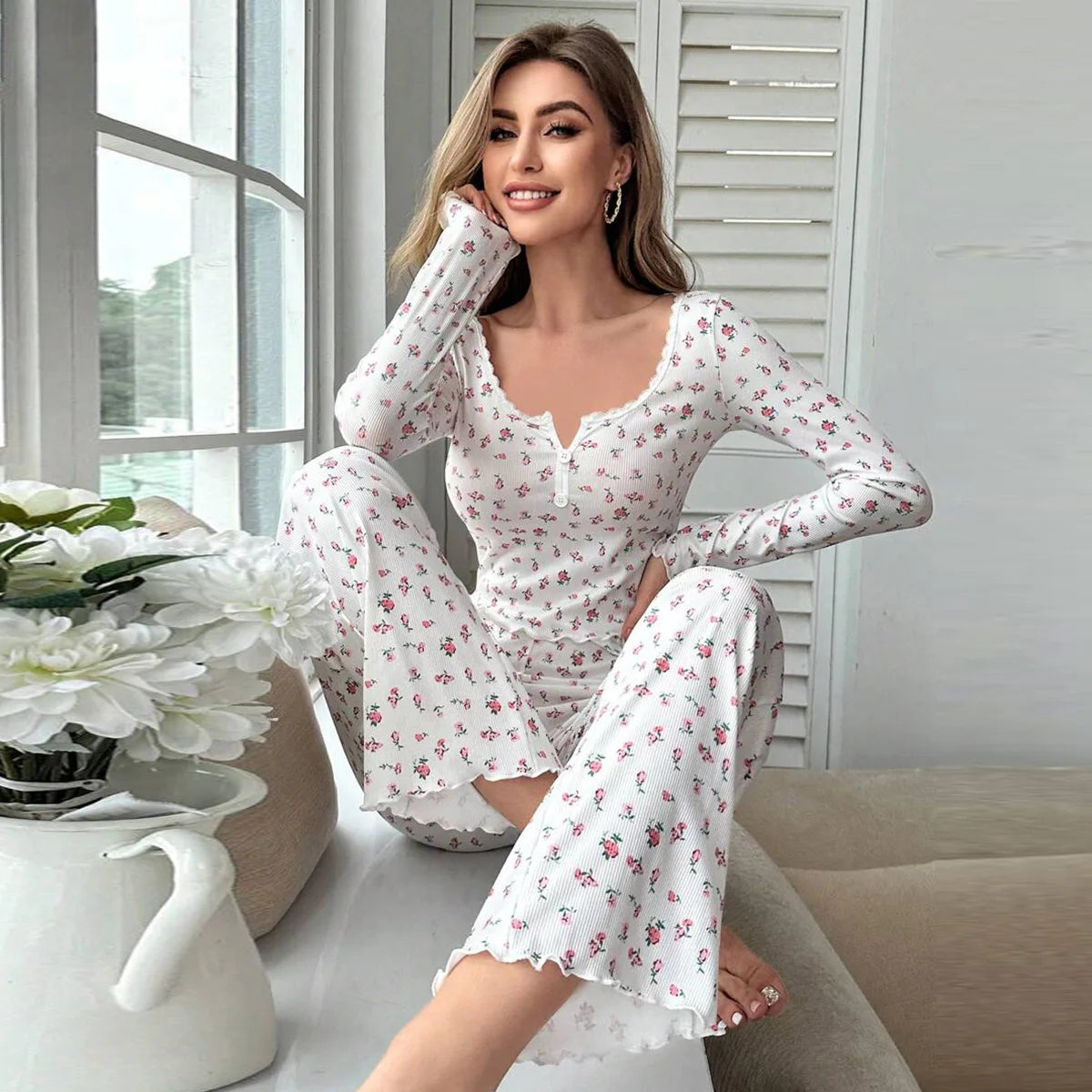 Herbst Winter Pyjama Set Frauen Nachtwäsche Blumen Druck Salat Trim Top mit Lange Hose Schöne Loungewear Volle Hülse Nachtwäsche.