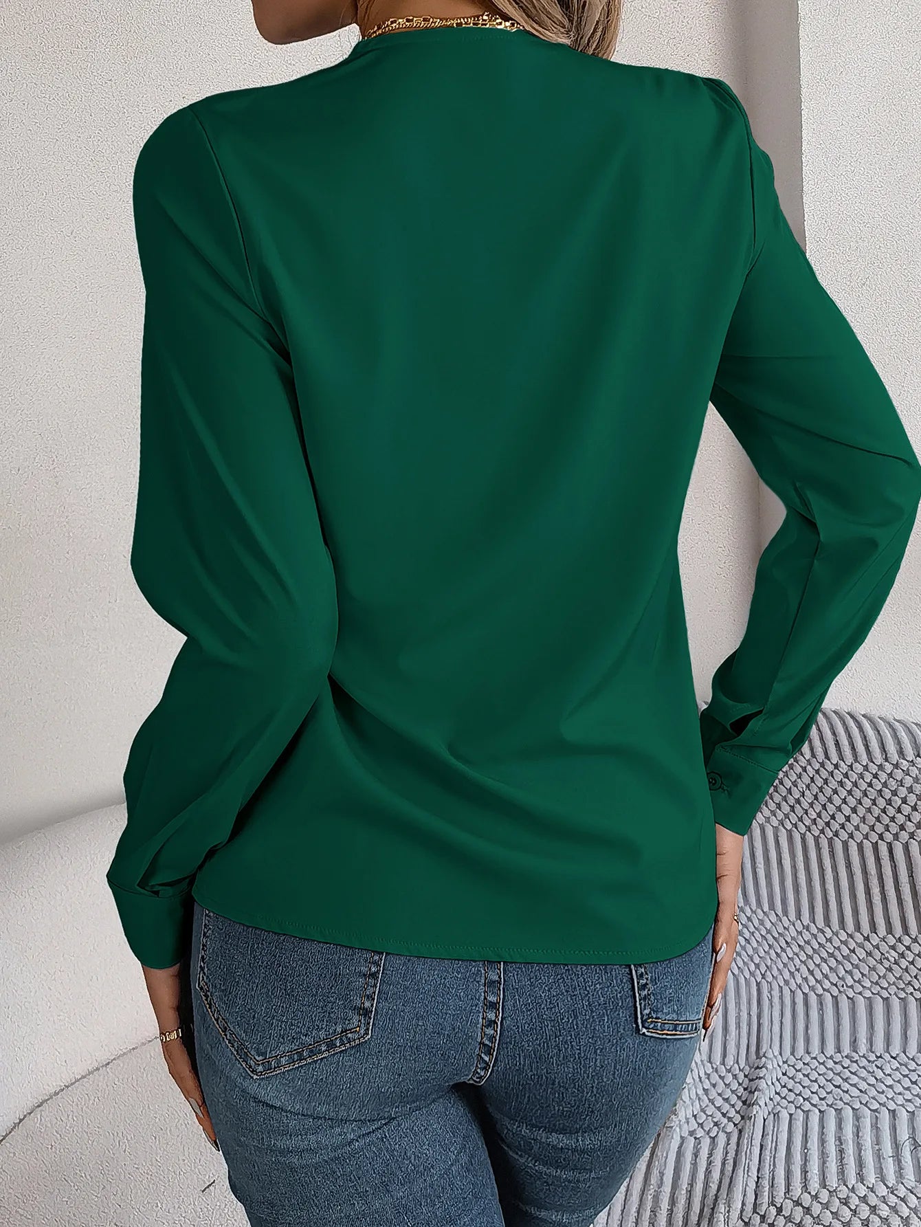 Summer And Autumn Women's Casual Shirt, Commuting Style Solid Color V-neck Long Sleeve Shirt Top.