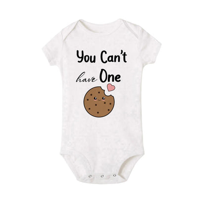 Zwillings-Body kann niemandem ohne den anderen Baby-Strampler haben. Lustiger Milch- und Keks-Zwillings-Bodysuit. Niedlicher Baby-Overall für beste Freunde.