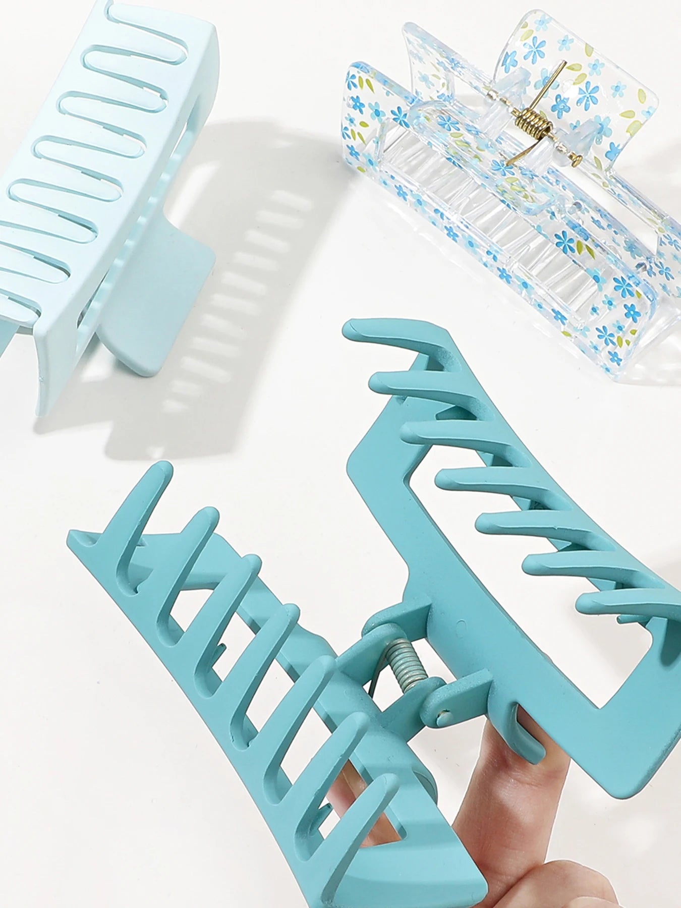 3 Pcs Frosted Cream Color Transparent Fruit Shark Scratch Clip-ins Style Back of Head Premium Wind Plate Women Hair Accessories.