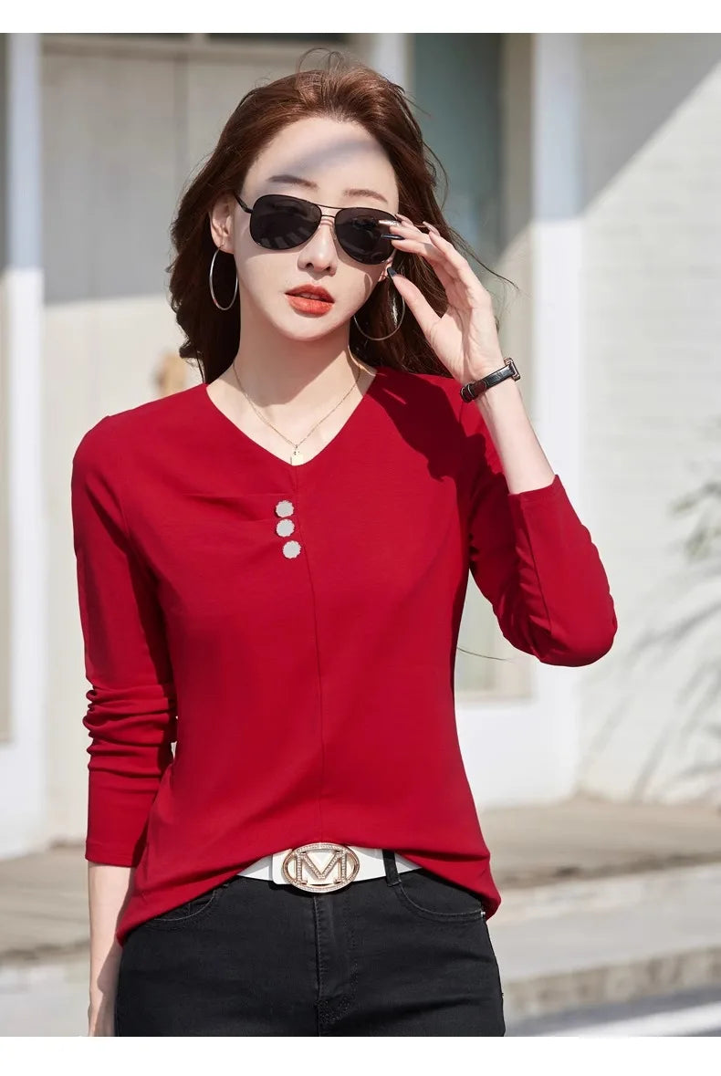 Wine red pure cotton long sleeved t-shirt for women's spring and autumn new style V-neck fashionable casual plus size loose top.