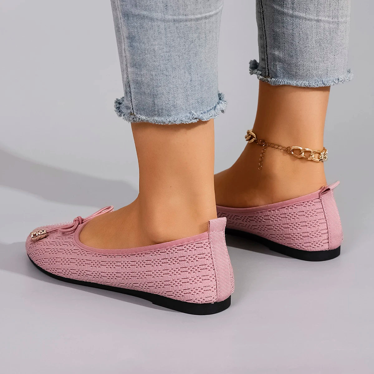 Spring Women's Comfortable, Breathable, Lightweight and Wear-Resistant Casual Shoes with Soft Soles for Lazy People to Step on.