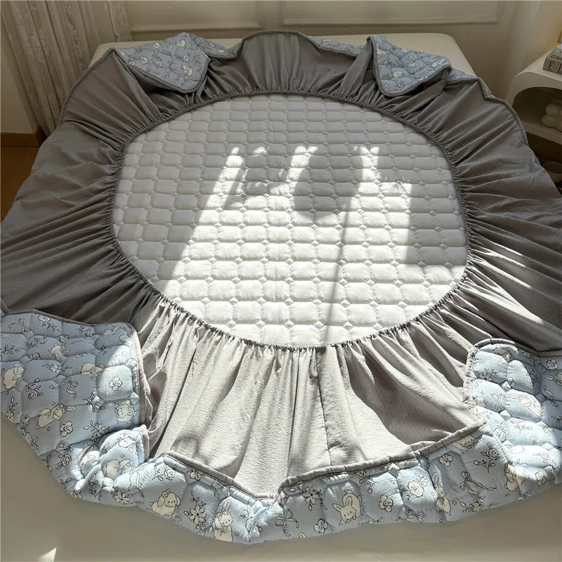 1pc Thicken Bed Cover Cartoon Print Bedspread Non-slip Mattress Protector Quilted Soft Bed Linen 매트리스 커버 (No Pillowcase).